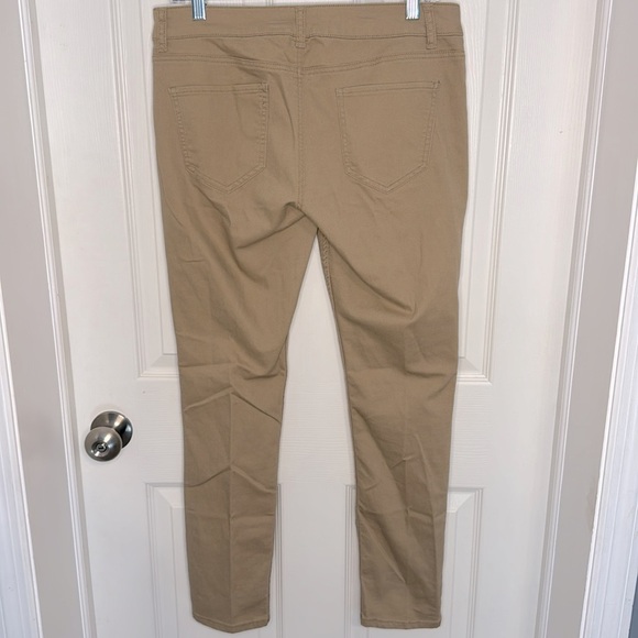 EUC No Boundaries Khaki Jeans - Picture 4 of 5